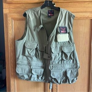 Garcia Olive Green Fishing Vest size L/XL
11 front pockets (2 long zip pockets)